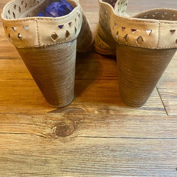Steve Madden Beige Cutout Mules - Picture 8 of 10